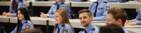 Polizei-Studenten in einem Hörsaal (Foto: Polizei RP)